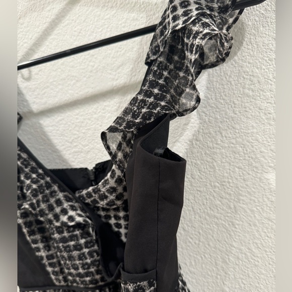 BCBGGeneration Y2K Babydoll Abstract Polka Dot Black Grey Mini Dress Size 0 - Picture 6 of 16